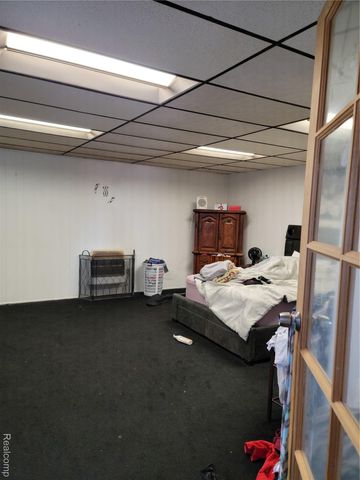 29600 Pine Street, Inkster, MI 48141