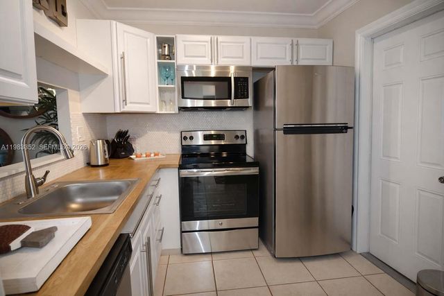 3530 NW 52nd Ave 509, Lauderdale Lakes, FL 33319