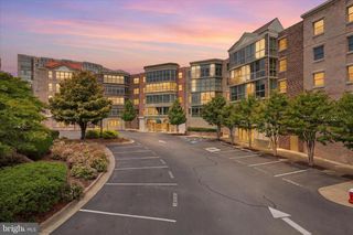 19350 MAGNOLIA GROVE SQ #201, Leesburg, VA 20176