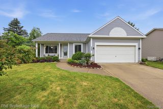 6060 Hearthside Place, Grand Blanc Charter Township, MI 48439