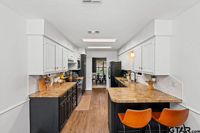 225 Francis Dr, Lindale, TX 75771