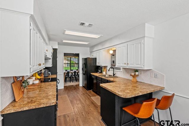 225 Francis Dr, Lindale, TX 75771