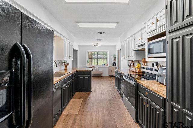 225 Francis Dr, Lindale, TX 75771