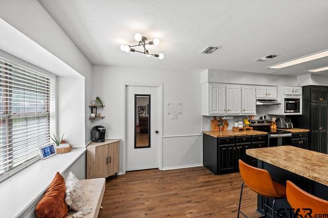 225 Francis Dr, Lindale, TX 75771