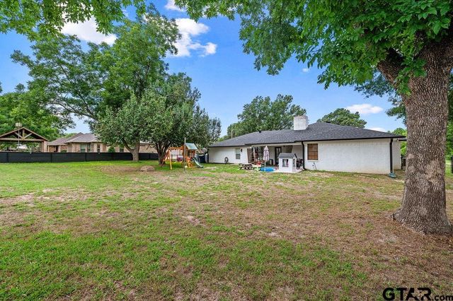 225 Francis Dr, Lindale, TX 75771