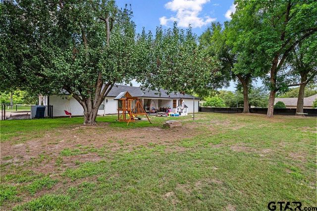 225 Francis Dr, Lindale, TX 75771