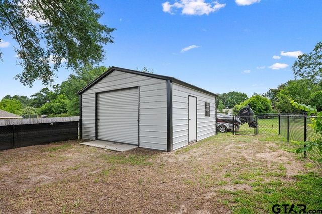 225 Francis Dr, Lindale, TX 75771
