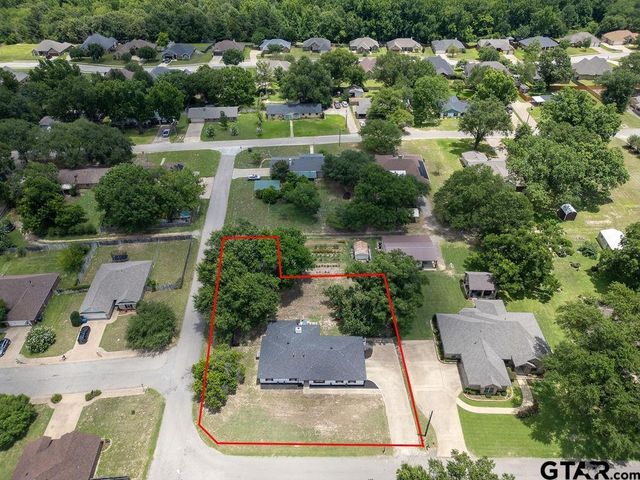 225 Francis Dr, Lindale, TX 75771