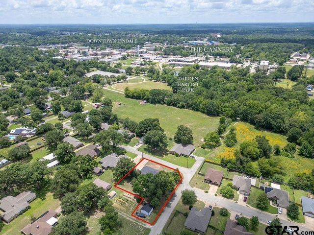 225 Francis Dr, Lindale, TX 75771