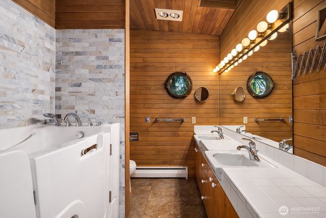 4835 Forest Avenue SE, Mercer Island, WA 98040