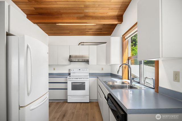 4835 Forest Avenue SE, Mercer Island, WA 98040