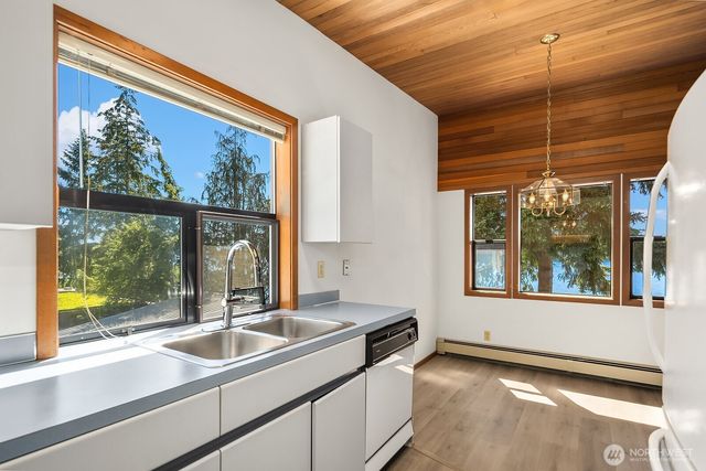 4835 Forest Avenue SE, Mercer Island, WA 98040