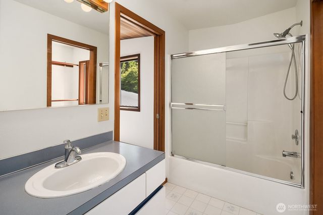4835 Forest Avenue SE, Mercer Island, WA 98040