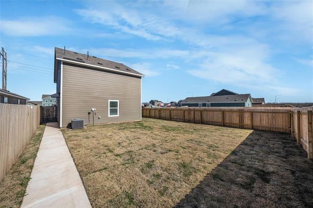 1131 Largemouth LN, Bastrop, TX 78602
