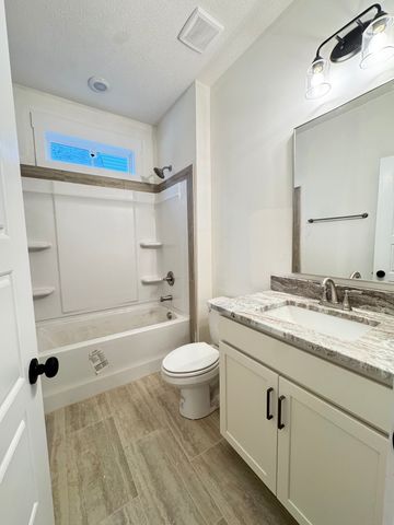 982 Alton Dr, Clarksville, TN 37043