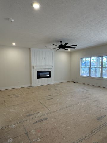 982 Alton Dr, Clarksville, TN 37043