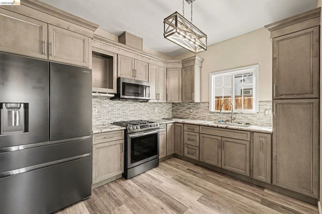 710 D St, Antioch, CA 94509