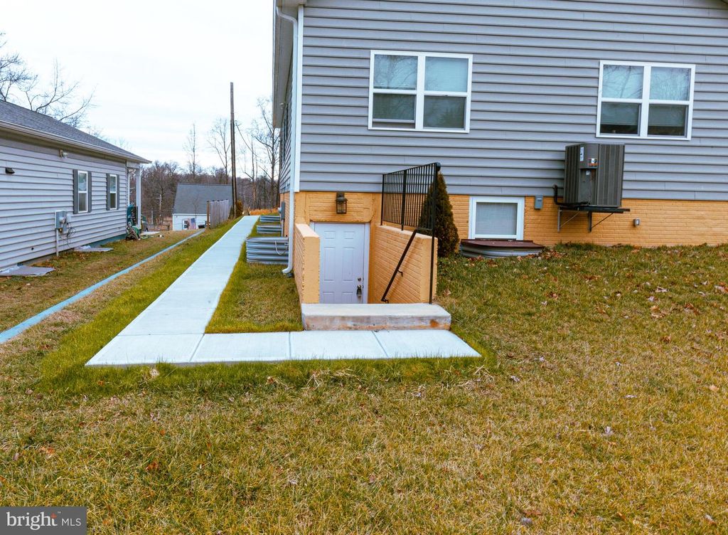 5705 CRESTWOOD PL, Riverdale, MD 20737