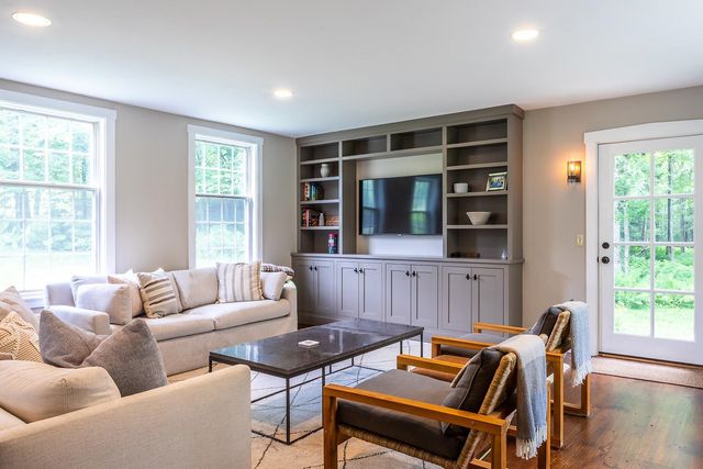 211 Abnaki Trace, Hartford, VT 05059