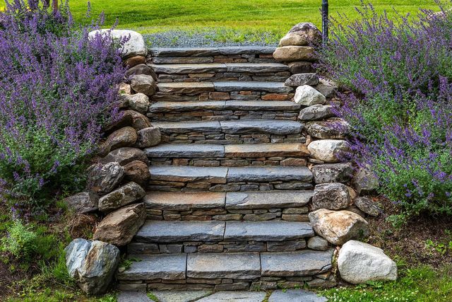 211 Abnaki Trace, Hartford, VT 05059