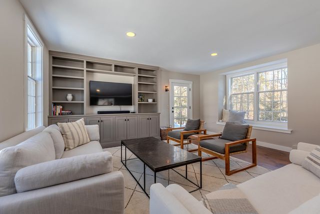 211 Abnaki Trace, Hartford, VT 05059