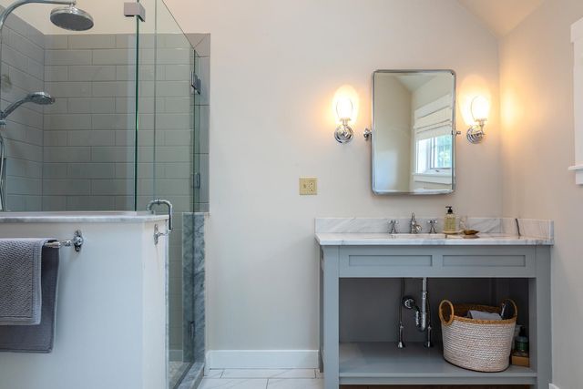 211 Abnaki Trace, Hartford, VT 05059