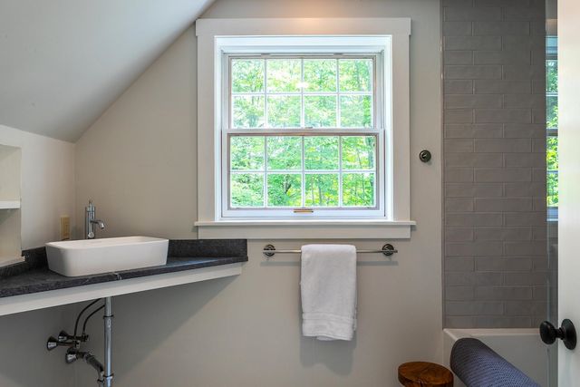 211 Abnaki Trace, Hartford, VT 05059