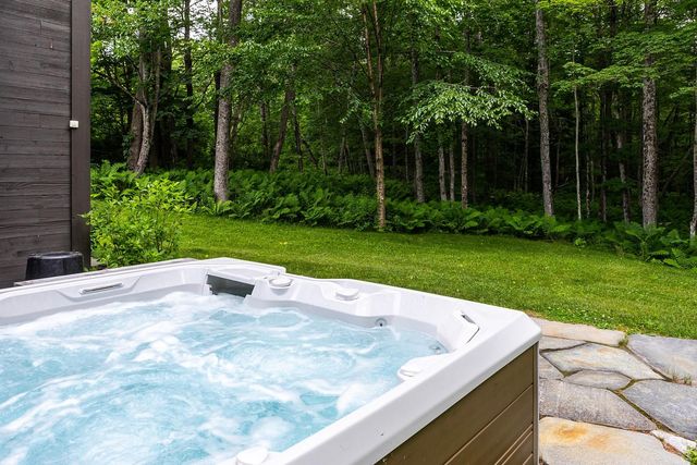 211 Abnaki Trace, Hartford, VT 05059