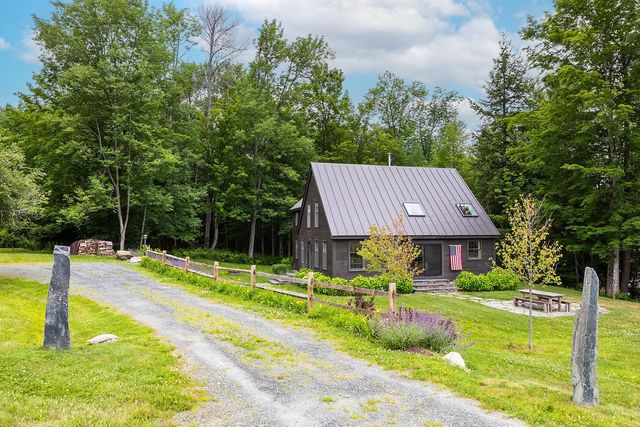 211 Abnaki Trace, Hartford, VT 05059