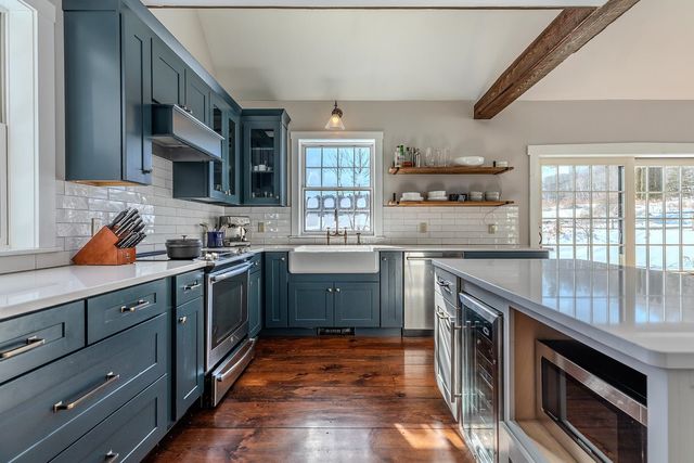 211 Abnaki Trace, Hartford, VT 05059