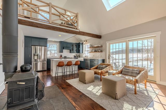 211 Abnaki Trace, Hartford, VT 05059