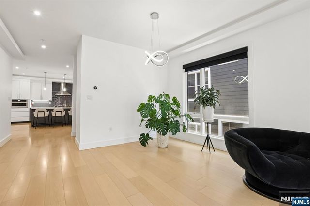 21 Cumbermeade Road, Fort Lee, NJ 07024