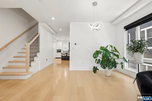 21 Cumbermeade Road, Fort Lee, NJ 07024