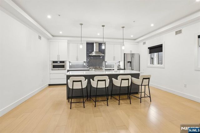 21 Cumbermeade Road, Fort Lee, NJ 07024