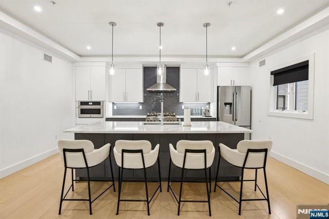 21 Cumbermeade Road, Fort Lee, NJ 07024