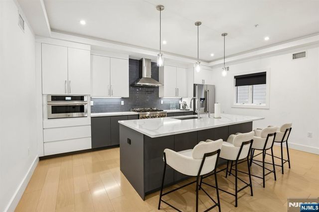21 Cumbermeade Road, Fort Lee, NJ 07024