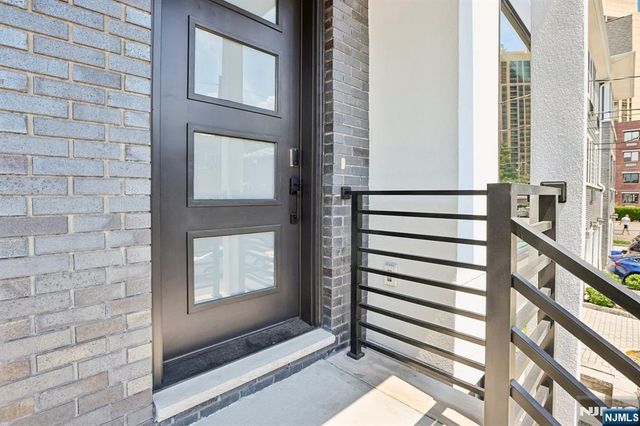 21 Cumbermeade Road, Fort Lee, NJ 07024