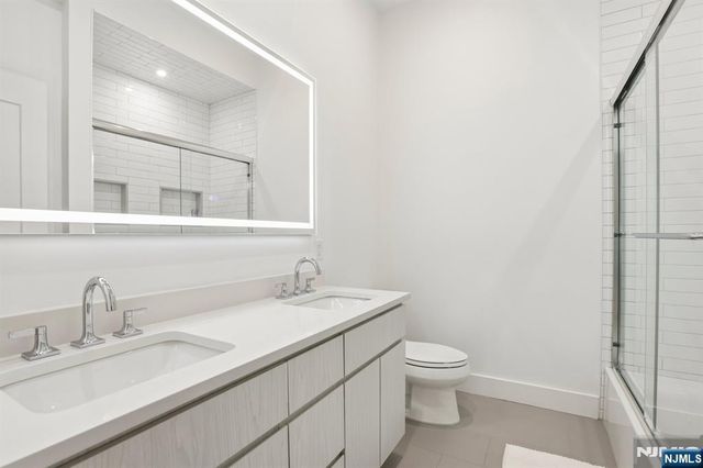 21 Cumbermeade Road, Fort Lee, NJ 07024