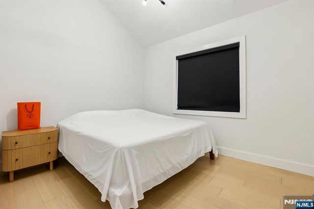 21 Cumbermeade Road, Fort Lee, NJ 07024