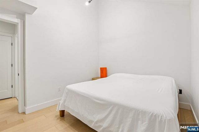 21 Cumbermeade Road, Fort Lee, NJ 07024
