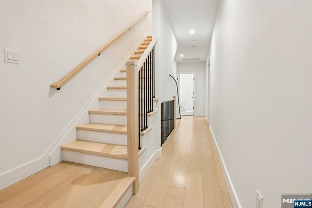 21 Cumbermeade Road, Fort Lee, NJ 07024