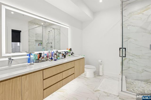21 Cumbermeade Road, Fort Lee, NJ 07024