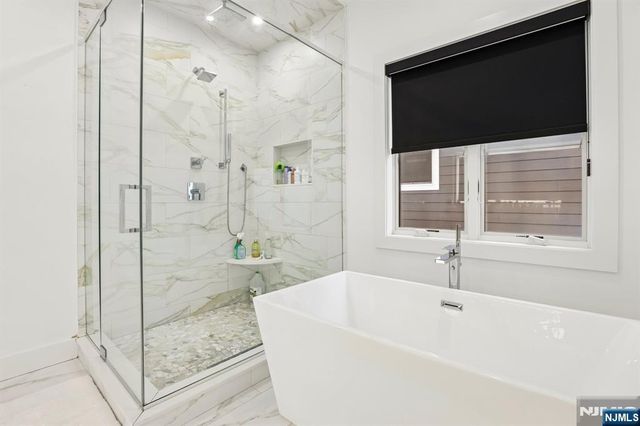 21 Cumbermeade Road, Fort Lee, NJ 07024