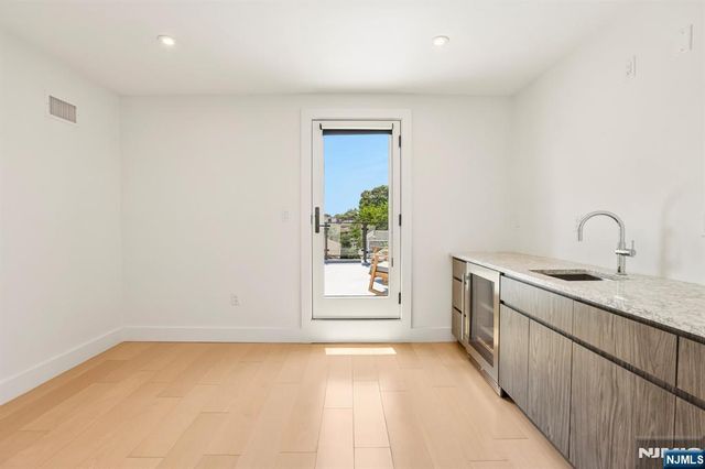 21 Cumbermeade Road, Fort Lee, NJ 07024