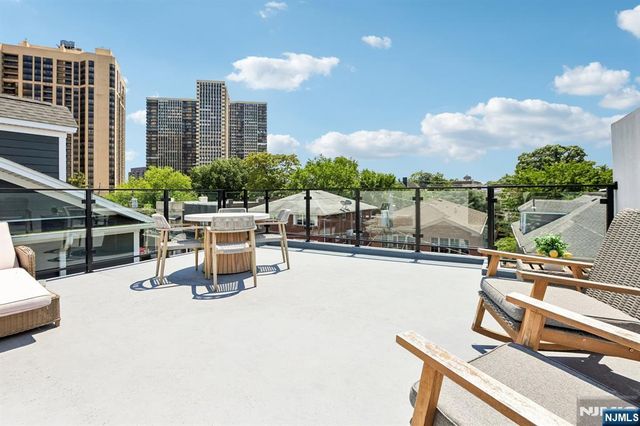 21 Cumbermeade Road, Fort Lee, NJ 07024