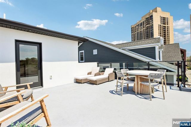 21 Cumbermeade Road, Fort Lee, NJ 07024