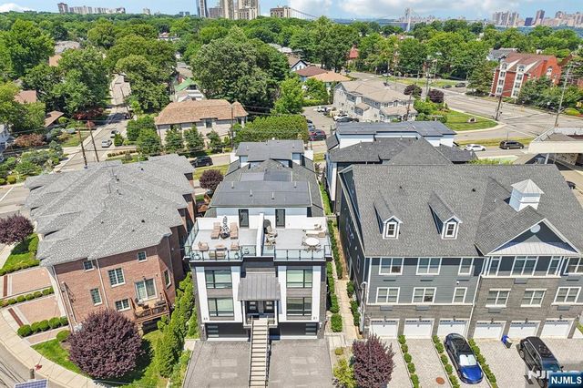 21 Cumbermeade Road, Fort Lee, NJ 07024