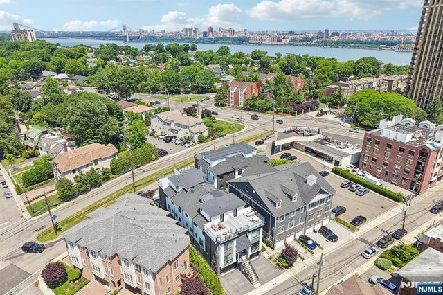 21 Cumbermeade Road, Fort Lee, NJ 07024