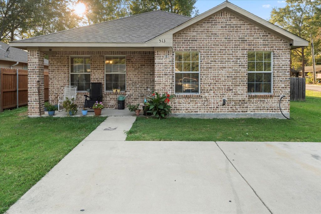 513 Mollie Avenue, Mount Pleasant, TX 75455