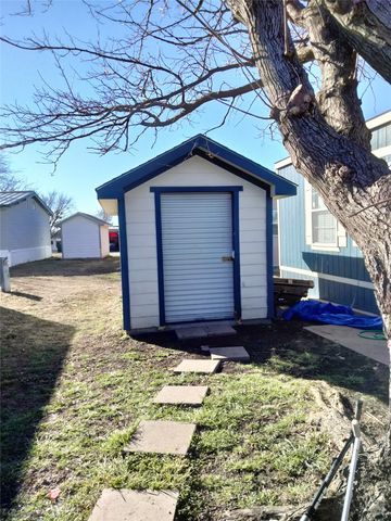 709 N Collins Freeway 70, Howe, TX 75459